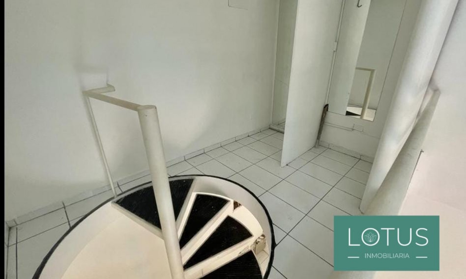 OFICINA EN VENTA - RIOJA AL 1100