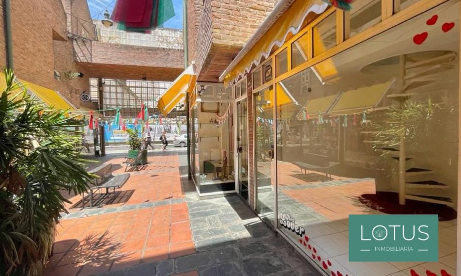 OFICINA EN VENTA - RIOJA AL 1100