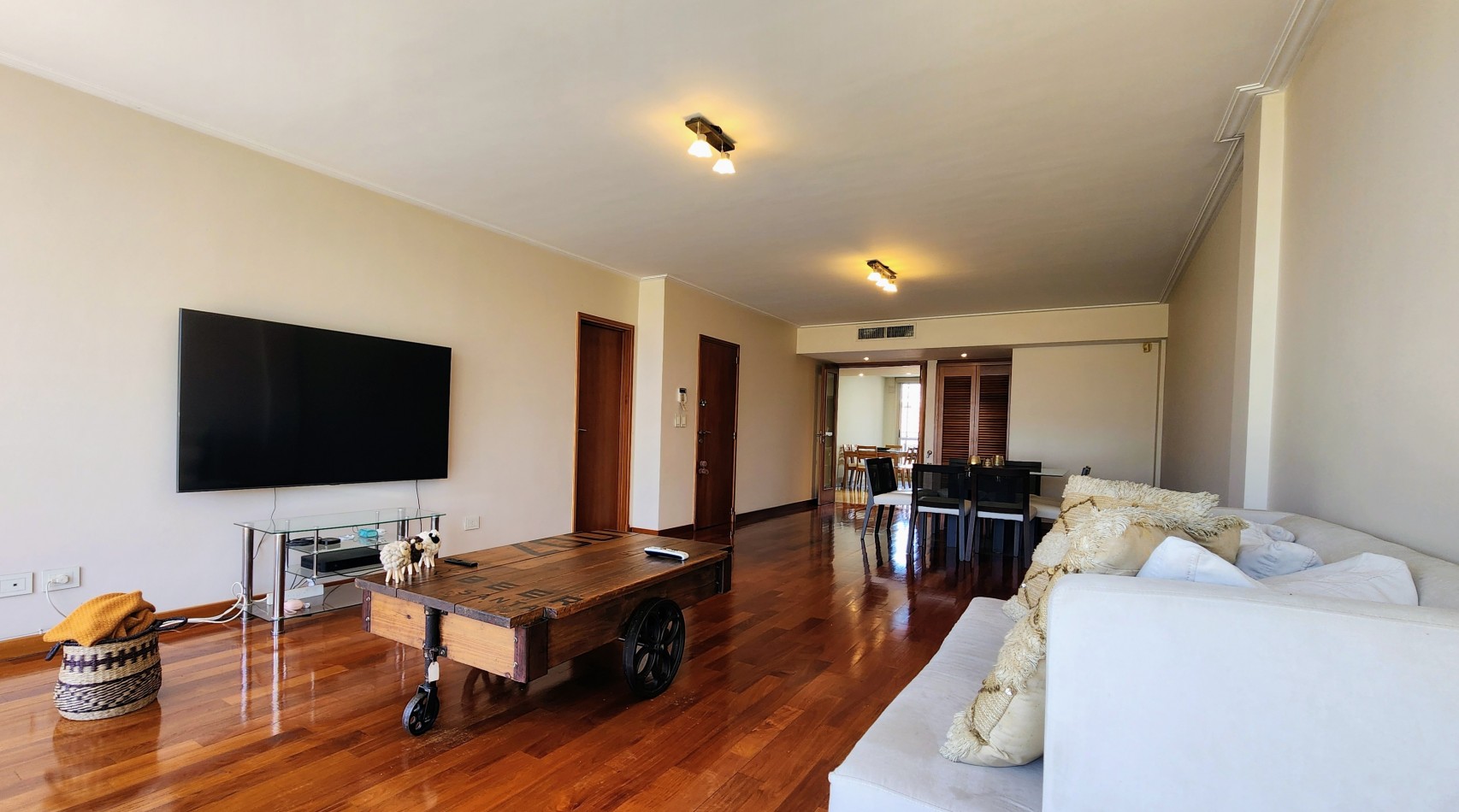 CHACABUCO AL 1400 - BARRIO MARTIN . PISO EXCLUSIVO