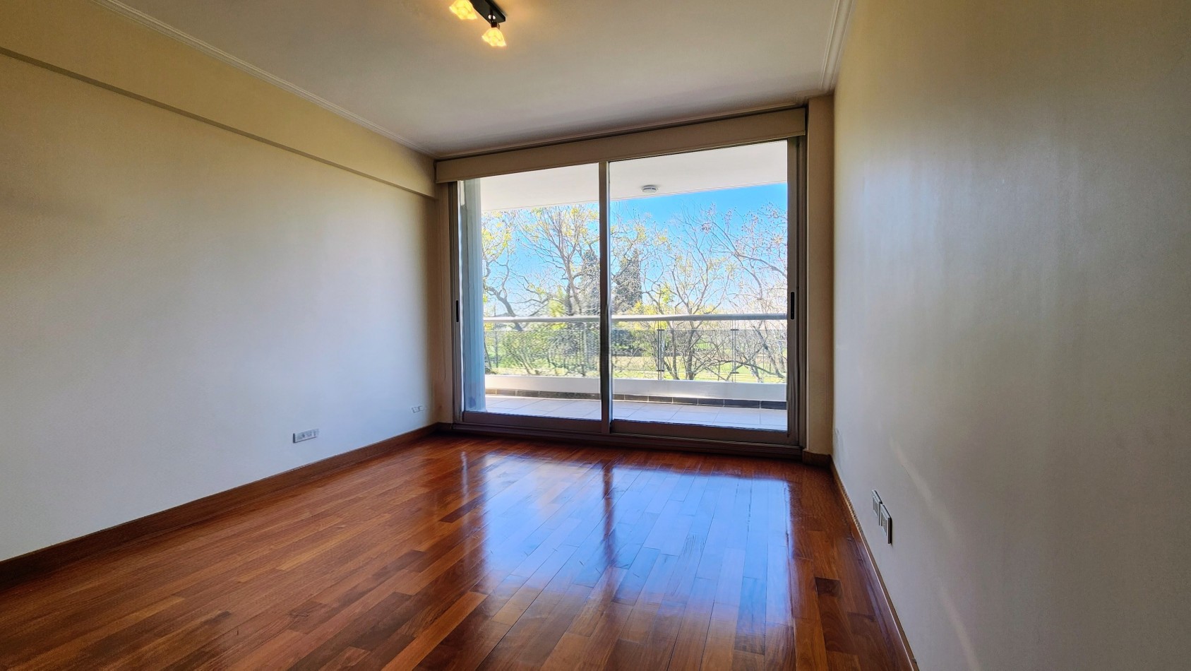 CHACABUCO AL 1400 - BARRIO MARTIN . PISO EXCLUSIVO