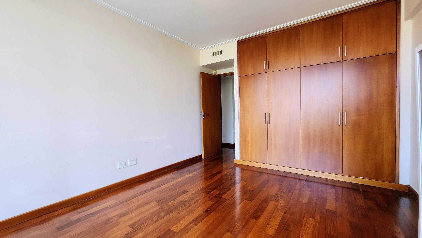 CHACABUCO AL 1400 - BARRIO MARTIN . PISO EXCLUSIVO