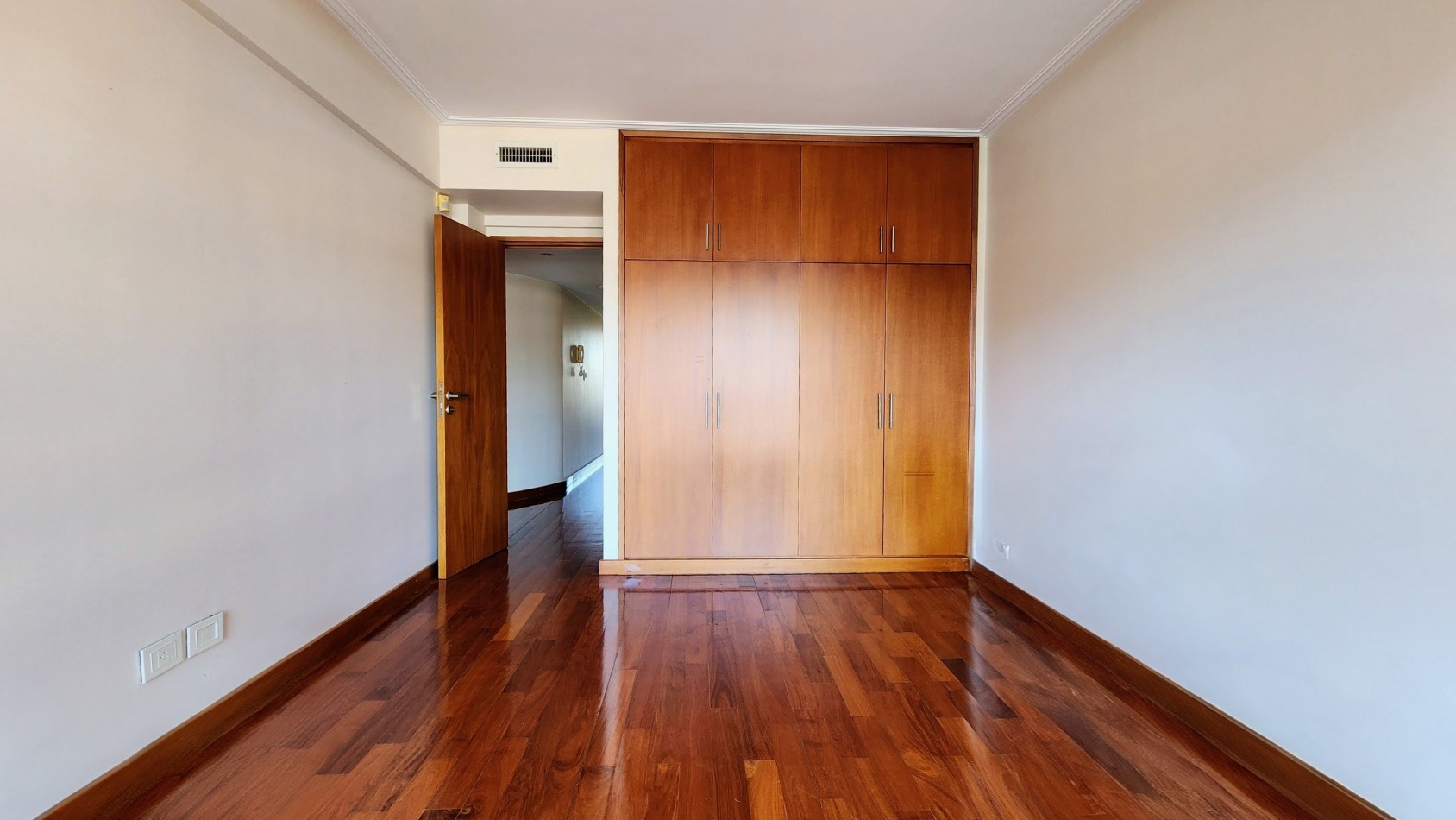 CHACABUCO AL 1400 - BARRIO MARTIN . PISO EXCLUSIVO