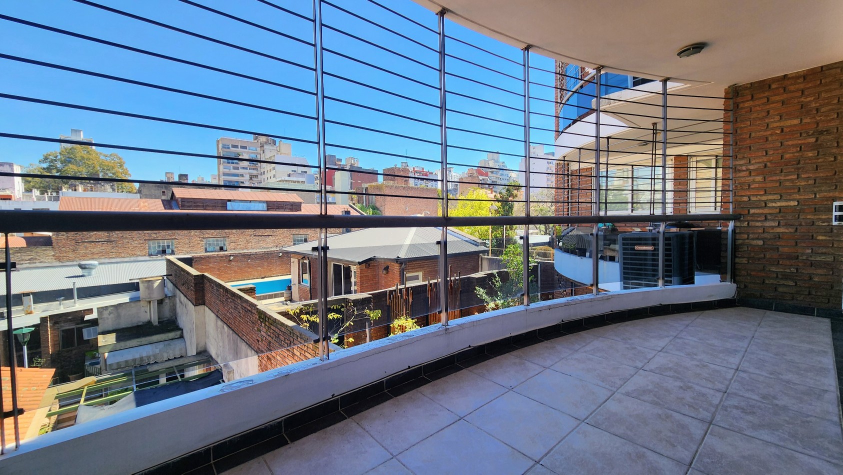 CHACABUCO AL 1400 - BARRIO MARTIN . PISO EXCLUSIVO