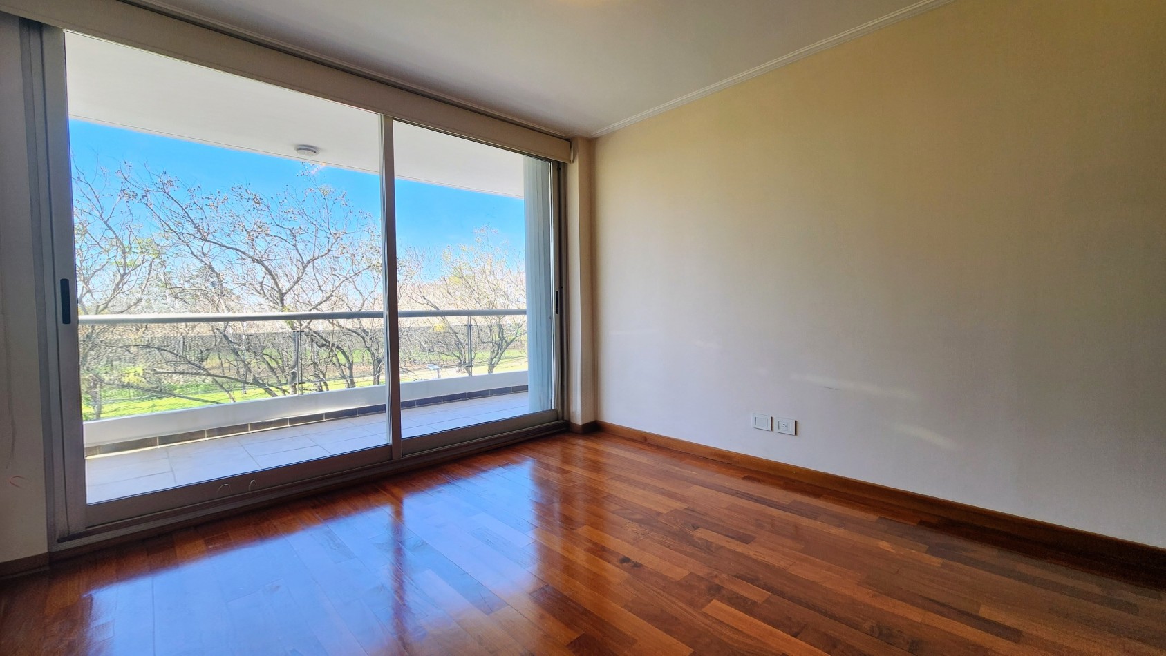 CHACABUCO AL 1400 - BARRIO MARTIN . PISO EXCLUSIVO