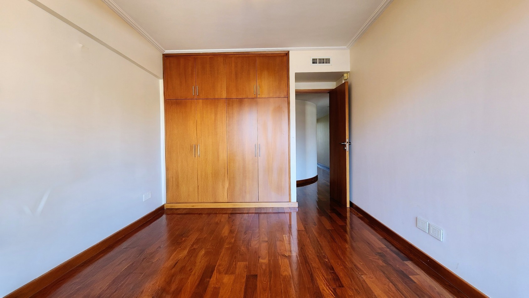CHACABUCO AL 1400 - BARRIO MARTIN . PISO EXCLUSIVO