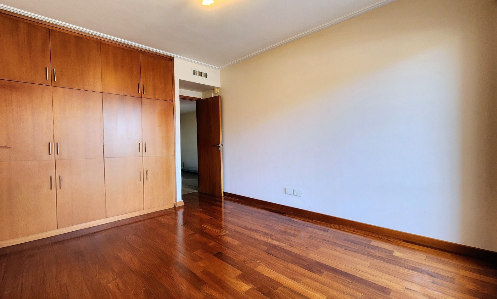 CHACABUCO AL 1400 - BARRIO MARTIN . PISO EXCLUSIVO