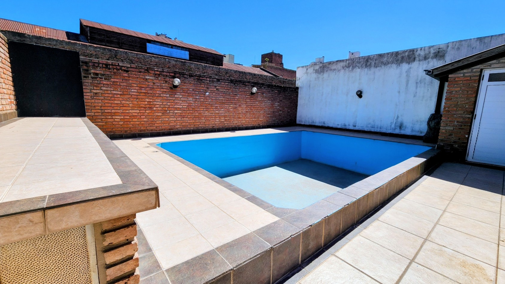 CHACABUCO AL 1400 - BARRIO MARTIN . PISO EXCLUSIVO