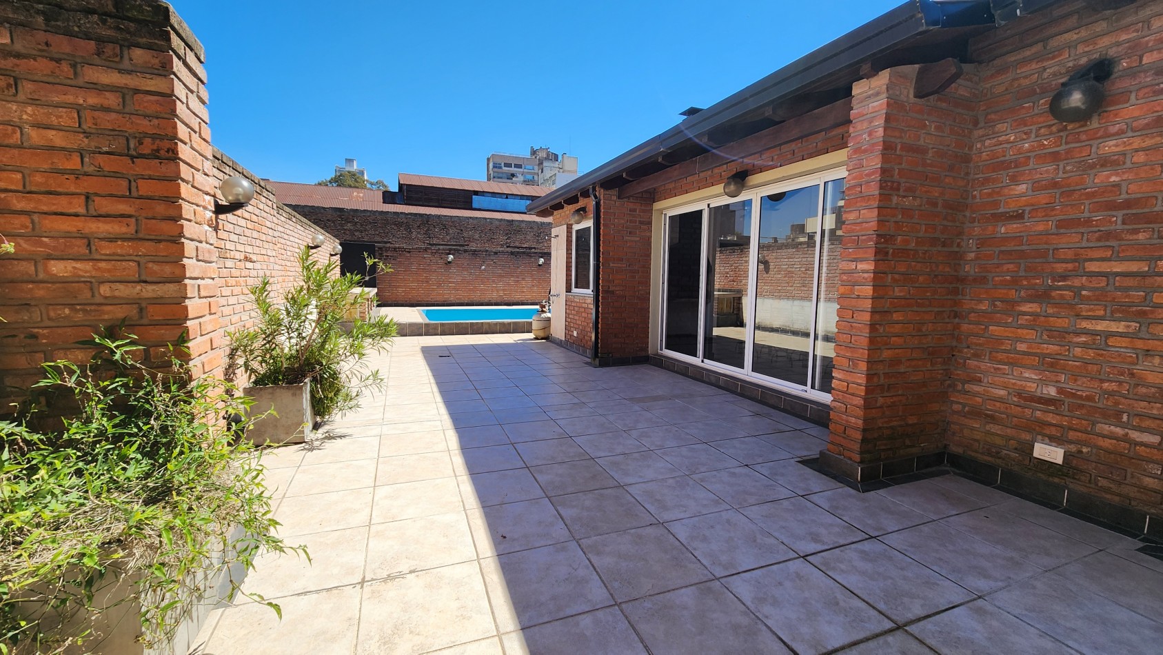 CHACABUCO AL 1400 - BARRIO MARTIN . PISO EXCLUSIVO