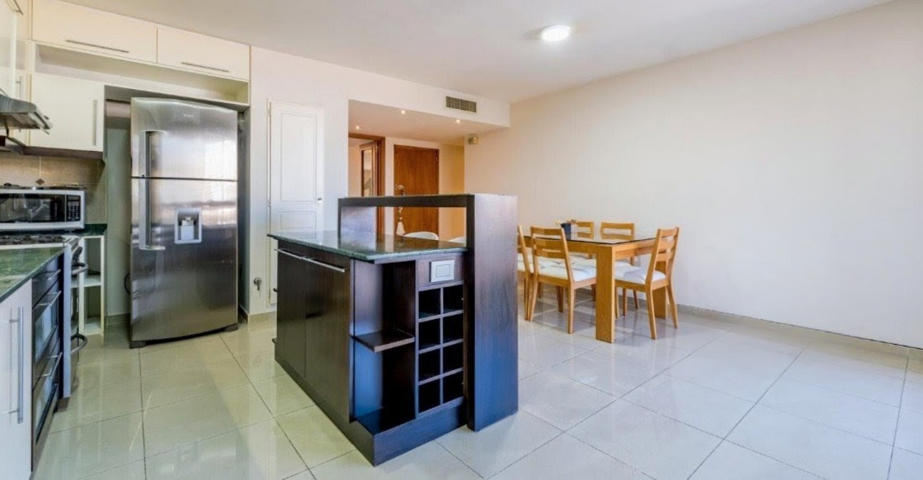 CHACABUCO AL 1400 - BARRIO MARTIN . PISO EXCLUSIVO