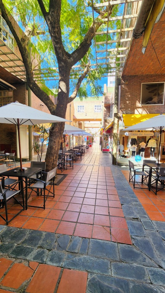 LOCAL EN VENTA - RIOJA AL 1100