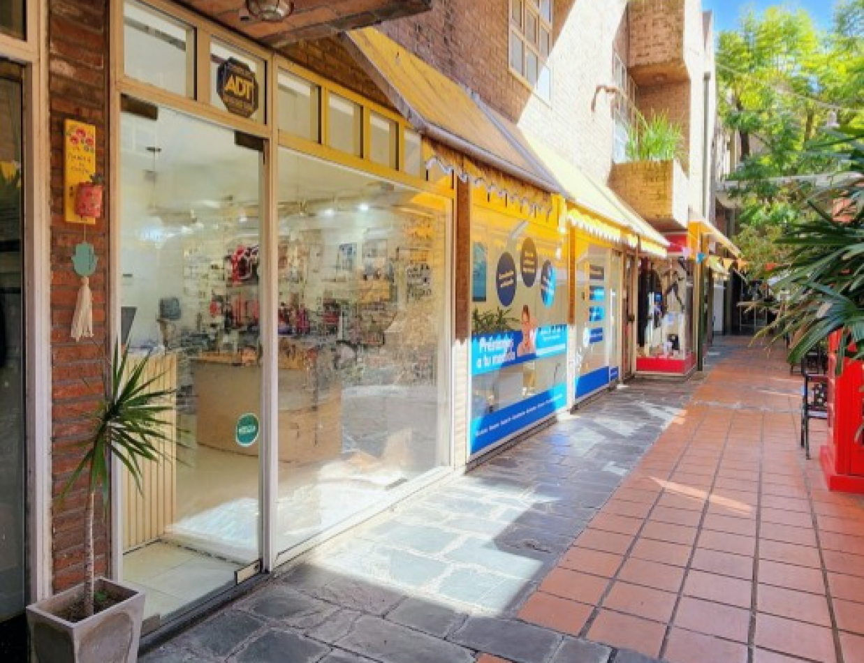 LOCAL EN VENTA - RIOJA AL 1100